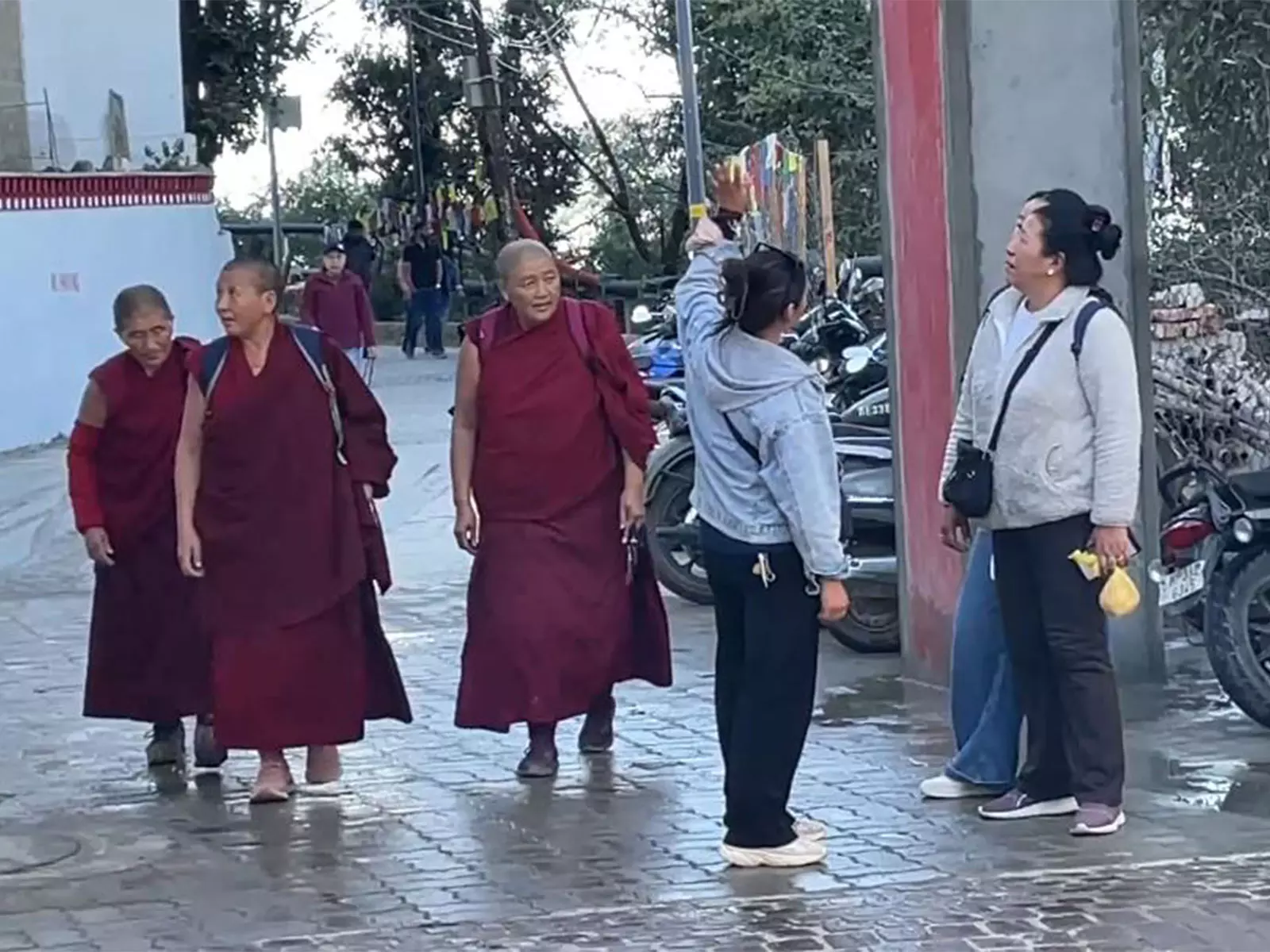 निर्वासित तिब्बतियों ने दलाई लामा के पुनर्जन्म में चीनी हस्तक्षेप का विरोध किया निर्वासित तिब्बतियों ने दलाई लामा के पुनर्जन्म में चीनी हस्तक्षेप का विरोध किया