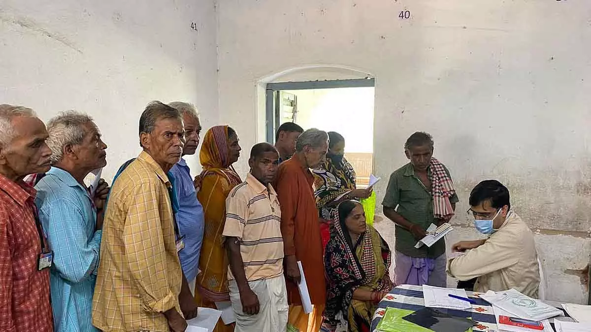नासिक कलेक्टर ने सीनियर सिटिज़न्स के लिए हेल्थ कैंप और NCD स्क्रीनिंग के आदेश दिए नासिक कलेक्टर ने सीनियर सिटिज़न्स के लिए हेल्थ कैंप और NCD स्क्रीनिंग के आदेश दिए