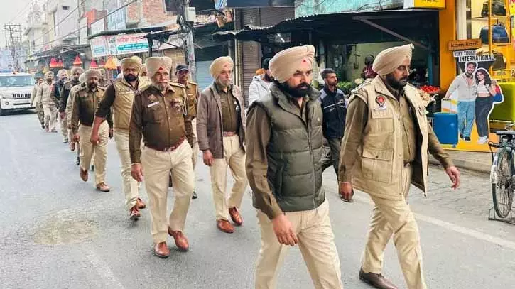 चुनावों से पहले Tarn Taran और भिखीविंड में फ्लैग मार्च निकाला गया चुनावों से पहले Tarn Taran और भिखीविंड में फ्लैग मार्च निकाला गया