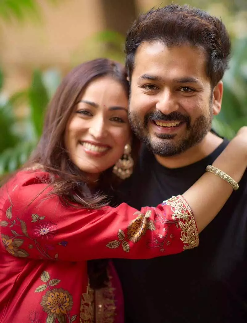 Aditya Dhar, यामी गौतम ने धुरंधर की सफलता के बाद बिलासपुर के नैना देवी मंदिर में आशीर्वाद लिया Aditya Dhar, यामी गौतम ने धुरंधर की सफलता के बाद बिलासपुर के नैना देवी मंदिर में आशीर्वाद लिया