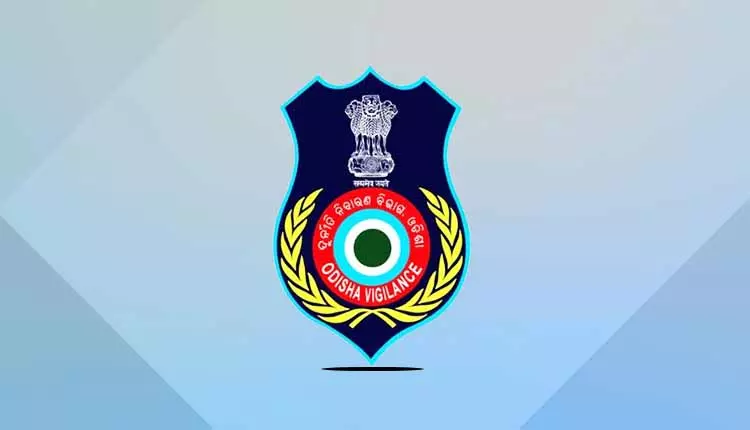 सीनियर OAS अधिकारी से 4 लाख रुपये की जबरन वसूली के आरोप में दो लोग गिरफ्तार सीनियर OAS अधिकारी से 4 लाख रुपये की जबरन वसूली के आरोप में दो लोग गिरफ्तार