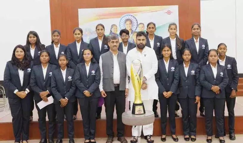 Pawan Kalyan ने महिला ब्लाइंड क्रिकेट टीम को बधाई दी Pawan Kalyan ने महिला ब्लाइंड क्रिकेट टीम को बधाई दी