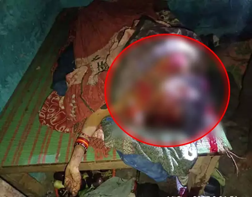 गर्भवती पत्नी पर चरित्र संदेह में पति ने सब्बल से किया वार, पुलिस ने किया गिरफ्तार गर्भवती पत्नी पर चरित्र संदेह में पति ने सब्बल से किया वार, पुलिस ने किया गिरफ्तार