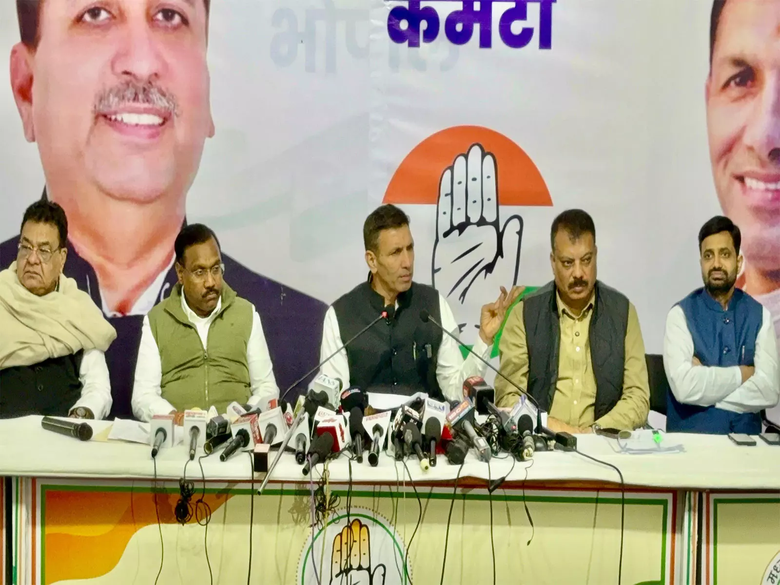 मध्य प्रदेश कांग्रेस का आरोप: BJP सरकार ने 2 साल में राज्य को संकट में धकेला मध्य प्रदेश कांग्रेस का आरोप: BJP सरकार ने 2 साल में राज्य को संकट में धकेला