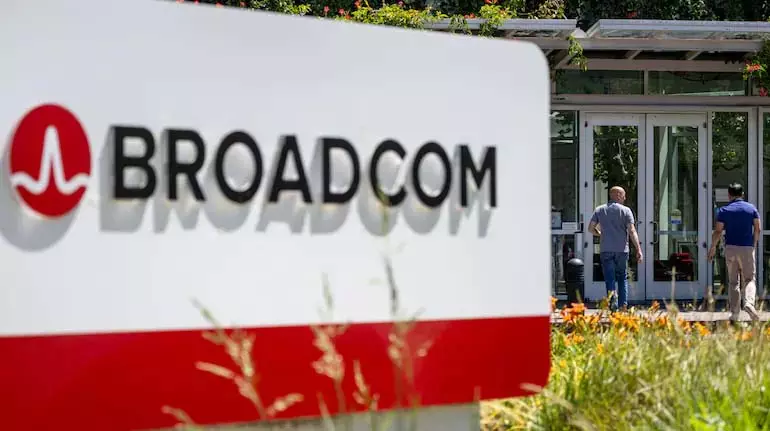 निवेशकों द्वारा AI से ज़्यादा फ़ायदा चाहने के बाद Broadcom के शेयर गिरे निवेशकों द्वारा AI से ज़्यादा फ़ायदा चाहने के बाद Broadcom के शेयर गिरे