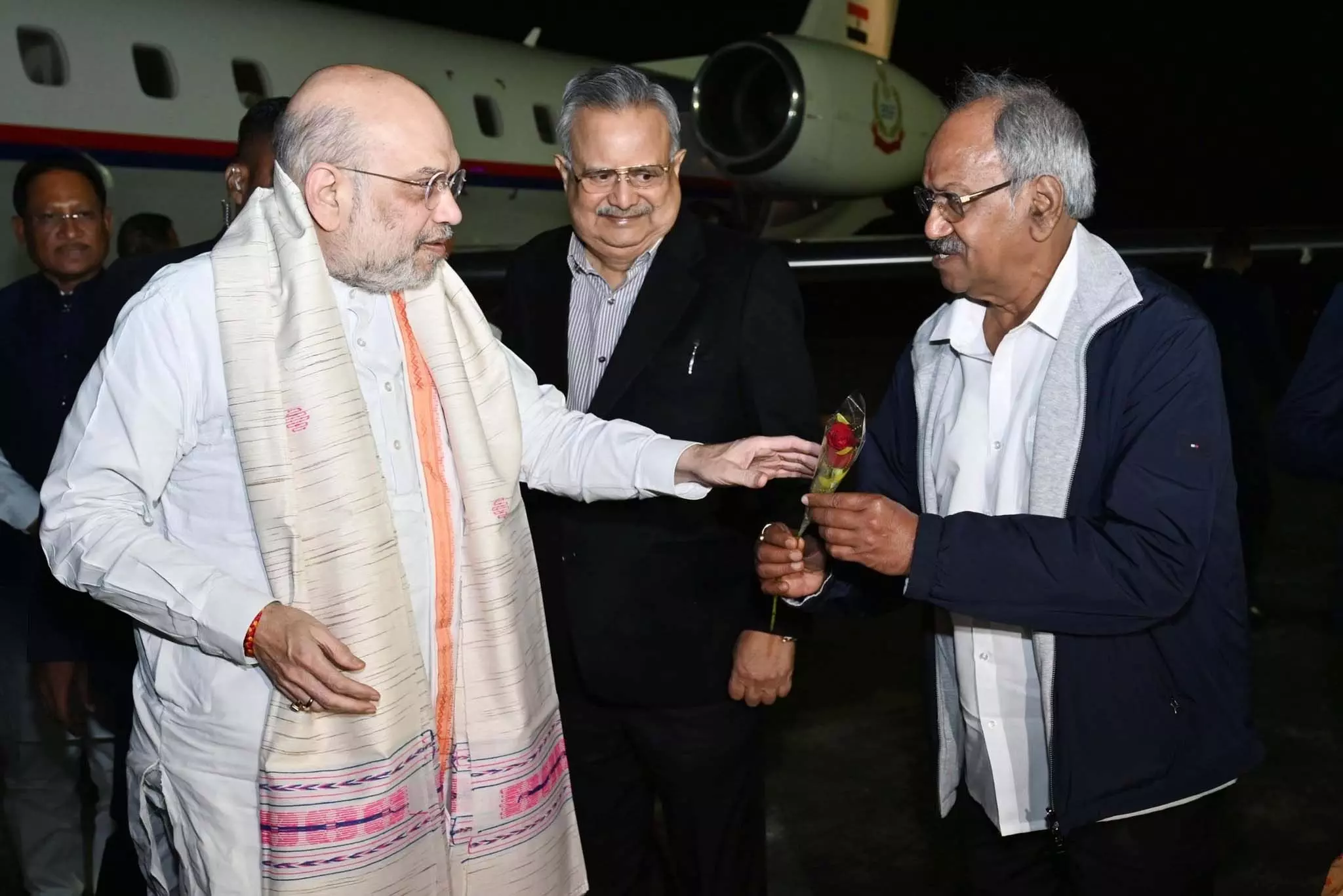 एयरपोर्ट पर सांसद बृजमोहन अग्रवाल ने केंद्रीय गृहमंत्री अमित शाह का किया स्वागत एयरपोर्ट पर सांसद बृजमोहन अग्रवाल ने केंद्रीय गृहमंत्री अमित शाह का किया स्वागत