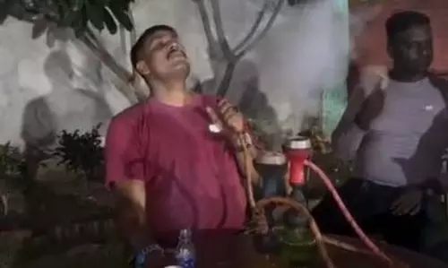 बैन के बावजूद रायपुर के होटल-कैफे में हुक्का पार्टी Video, पुलिस के लिए चुनौती बैन के बावजूद रायपुर के होटल-कैफे में हुक्का पार्टी Video, पुलिस के लिए चुनौती