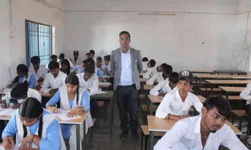 कलेक्टर ने 10वीं-12वीं के बच्चों को बोर्ड परीक्षाओं की तैयारी के दिए टिप्स
