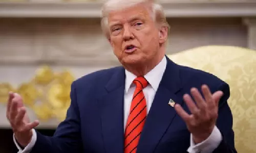 Trump ने इमिग्रेशन के लिए मिलिट्री फंड से 2 बिलियन डॉलर से ज़्यादा की रकम डायवर्ट की Trump ने इमिग्रेशन के लिए मिलिट्री फंड से 2 बिलियन डॉलर से ज़्यादा की रकम डायवर्ट की