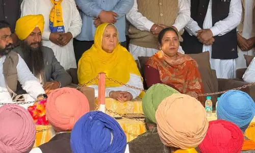 जोरदार चुनाव प्रचार खत्म होने के करीब है, ऐसे में नेता रोड शो के ज़रिए Punjab के वोटरों को लुभा रहे जोरदार चुनाव प्रचार खत्म होने के करीब है, ऐसे में नेता रोड शो के ज़रिए Punjab के वोटरों को लुभा रहे
