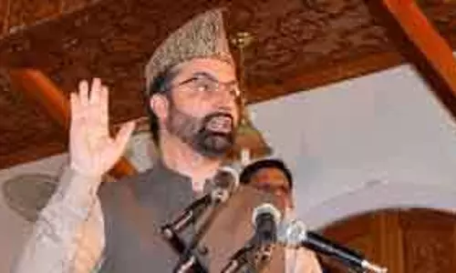 Mirwaiz ने दशकों पुराने मामलों में हुई गिरफ्तारियों पर चिंता जताई।