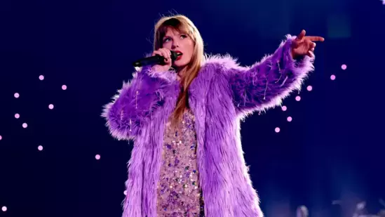 Taylor Swift ने एरास टूर के बाद अपनी टीम को बोनस के तौर पर $197 मिलियन दिए Taylor Swift ने एरास टूर के बाद अपनी टीम को बोनस के तौर पर $197 मिलियन दिए