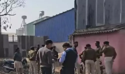 सूरजपुर में 3 मजदूरों की मौत, कोल्ड स्टोरेज में दीवार गिरने से दबे सूरजपुर में 3 मजदूरों की मौत, कोल्ड स्टोरेज में दीवार गिरने से दबे