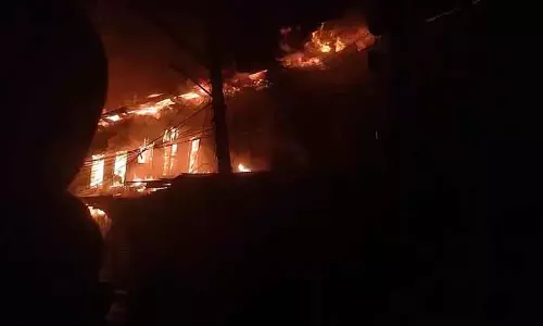 Kulgam में आग से दो रिहायशी इमारतों को नुकसान पहुंचा Kulgam में आग से दो रिहायशी इमारतों को नुकसान पहुंचा