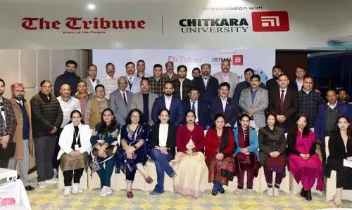 शिक्षकों को AI युग में मूल्यों के साथ छात्रों का मार्गदर्शन करने के लिए खुद को ढालना होगा
