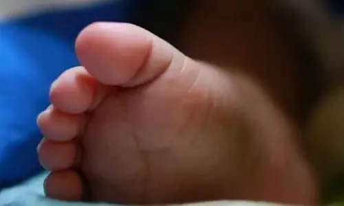 Rajasthan : एम्बुलेंस में ऑक्सीजन सिलेंडर खत्म होने से शिशु की मौत हो गई Rajasthan : एम्बुलेंस में ऑक्सीजन सिलेंडर खत्म होने से शिशु की मौत हो गई