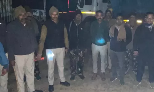 Patna प्रशासन ने 4 ट्रक जब्त किए, रेत माफिया पर 36 लाख रुपये का जुर्माना लगाया Patna प्रशासन ने 4 ट्रक जब्त किए, रेत माफिया पर 36 लाख रुपये का जुर्माना लगाया