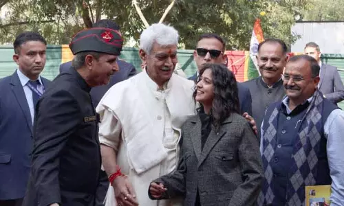 युवाओं को गाइड करने और उनका समर्थन करने के लिए खुद को समर्पित करें: LG युवाओं को गाइड करने और उनका समर्थन करने के लिए खुद को समर्पित करें: LG
