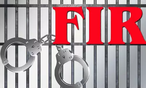 चप्पलों और मालाओं के साथ शिक्षकों का जुलूस: 22 लोगों के खिलाफ FIR दर्ज
