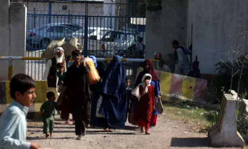 Pakistan और ईरान ने 10,000 से अधिक अफ़ग़ान शरणार्थियों को निष्कासित किया Pakistan और ईरान ने 10,000 से अधिक अफ़ग़ान शरणार्थियों को निष्कासित किया