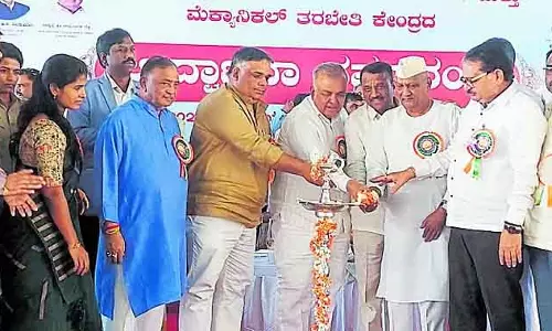 राष्ट्रीय राजमार्ग के किनारे स्टेशनों का विकास: Ramalinga Reddy