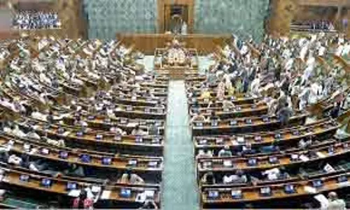 कैबिनेट ने बीमा सेक्टर में FDI को बढ़ाकर 100 प्रतिशत करने वाले बिल को मंज़ूरी दी।