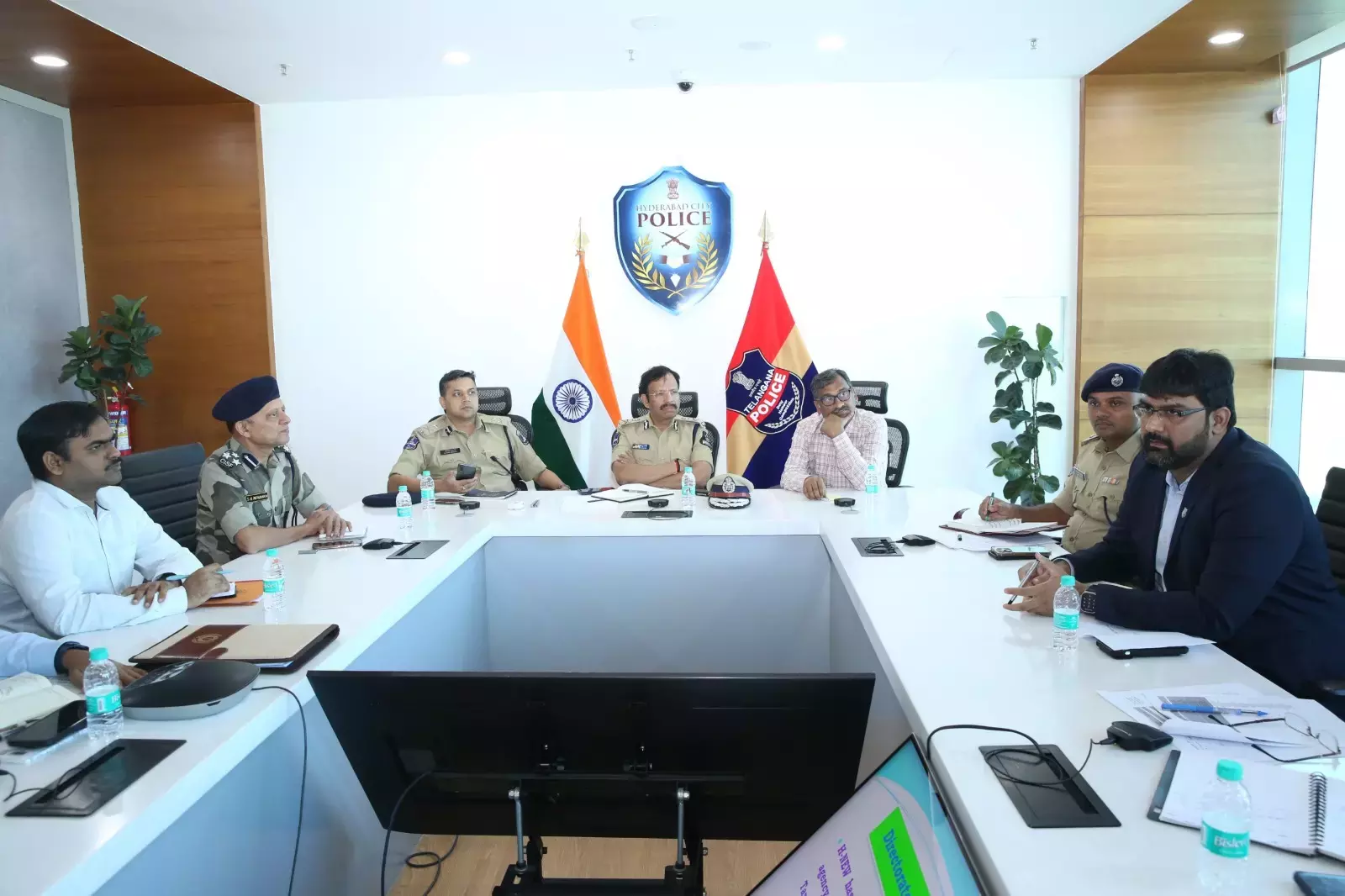 Hyderabad पुलिस प्रमुख ने रंगदारी मांगने वालों के खिलाफ सख्त कार्रवाई की चेतावनी दी Hyderabad पुलिस प्रमुख ने रंगदारी मांगने वालों के खिलाफ सख्त कार्रवाई की चेतावनी दी