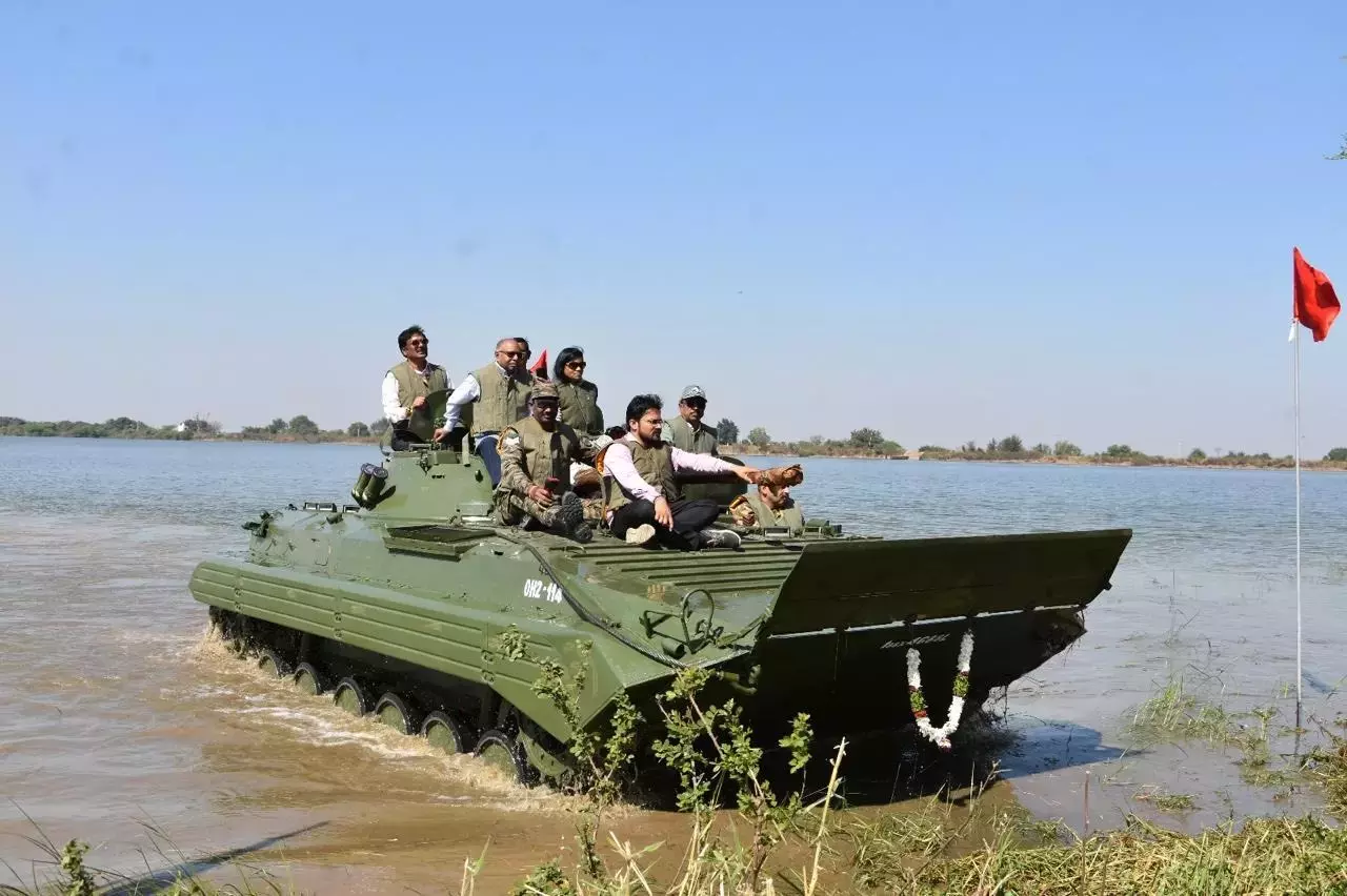 मलकापुर झील परीक्षणों ने BMP-II वाहनों की उभयचर क्षमता की फिर से पुष्टि की मलकापुर झील परीक्षणों ने BMP-II वाहनों की उभयचर क्षमता की फिर से पुष्टि की