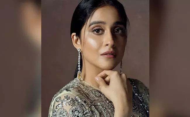 Regina Cassandra ने जन्मदिन मनाया, स्वादिष्ट साउथ इंडियन खाने का आनंद लिया Regina Cassandra ने जन्मदिन मनाया, स्वादिष्ट साउथ इंडियन खाने का आनंद लिया