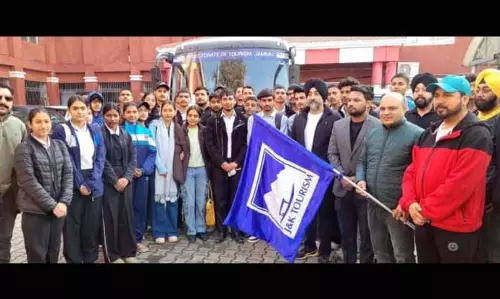 Jammu: पर्यटन निदेशालय विशेष ट्रेकिंग अभियान आयोजित करता है Jammu: पर्यटन निदेशालय विशेष ट्रेकिंग अभियान आयोजित करता है