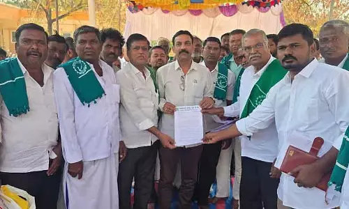 ज्वार खरीद केंद्र खोलने की मांग: याचिका सौंपी गई