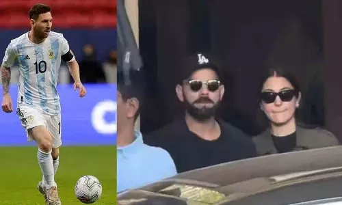 कोहली football दिग्गज से मिलने घर लौटे कोहली football दिग्गज से मिलने घर लौटे