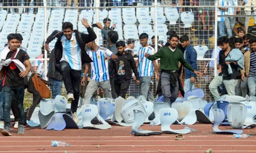 Kolkata में मेस्सी इवेंट में अफरा-तफरी: मुख्य आयोजक गिरफ्तार Kolkata में मेस्सी इवेंट में अफरा-तफरी: मुख्य आयोजक गिरफ्तार
