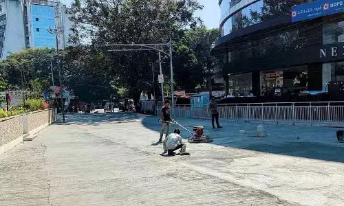 GHMC ने ट्रैफिक जाम कम करने के लिए BRK भवन ट्राई आइलैंड के पास फ्री लेफ्ट का काम पूरा किया GHMC ने ट्रैफिक जाम कम करने के लिए BRK भवन ट्राई आइलैंड के पास फ्री लेफ्ट का काम पूरा किया