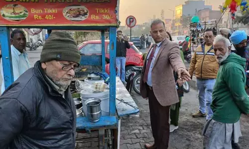 Amritsar: नगर निकाय ने सफाई का जायजा लिया, कचरा फैलाने वाले विक्रेताओं को 24 चालान जारी किए Amritsar: नगर निकाय ने सफाई का जायजा लिया, कचरा फैलाने वाले विक्रेताओं को 24 चालान जारी किए