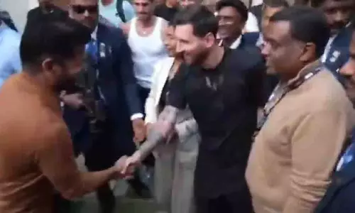 CM रेवंत रेड्डी और प्रतिद्वंद्वी टीम ने लियोनेल मेस्सी का किया स्वागत