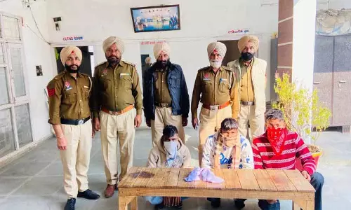 Harike police ने हथियार और चोरी की बाइक के साथ तीन लोगों को पकड़ा Harike police ने हथियार और चोरी की बाइक के साथ तीन लोगों को पकड़ा