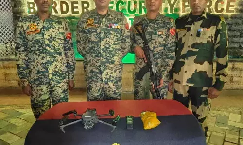 BSF ने 24 घंटे में IB पर तस्करी की कई कोशिशों को नाकाम किया BSF ने 24 घंटे में IB पर तस्करी की कई कोशिशों को नाकाम किया