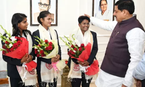 T20 वर्ल्ड कप जीतने वाली महिला ब्लाइंड क्रिकेट टीम से मिले सीएम मोहन यादव T20 वर्ल्ड कप जीतने वाली महिला ब्लाइंड क्रिकेट टीम से मिले सीएम मोहन यादव