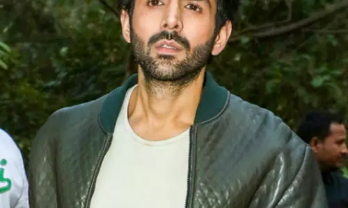 Kartik Aaryan ने ब्रेकअप को प्यार का एक रंग बताया Kartik Aaryan ने ब्रेकअप को प्यार का एक रंग बताया