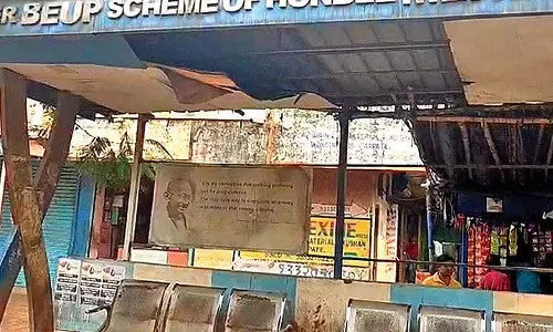 छत गिर सकती है, bus stand नरक जैसा है छत गिर सकती है, bus stand नरक जैसा है