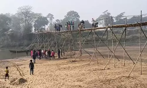 Bankura में हादसे में पिता की मौत, बीमार बच्चे के लिए दवा ला रहे थे Bankura में हादसे में पिता की मौत, बीमार बच्चे के लिए दवा ला रहे थे