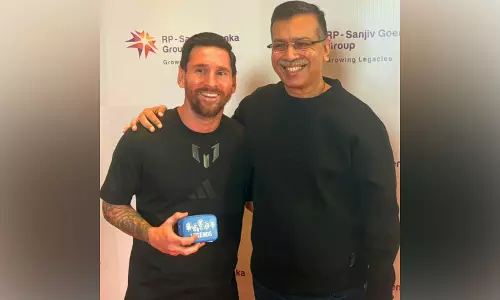 एक परम सौभाग्य: लियोनेल मेस्सी से मुलाकात के बाद Sanjiv Goenka ने भावभीनी टिप्पणी लिखी एक परम सौभाग्य: लियोनेल मेस्सी से मुलाकात के बाद Sanjiv Goenka ने भावभीनी टिप्पणी लिखी