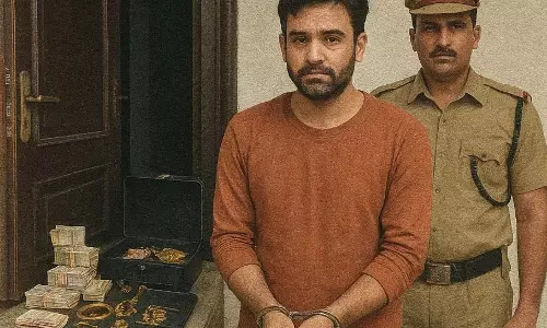 सूने मकान से लाखों की चोरी, नाबालिग सहित शातिर चोर गिरफ्तार