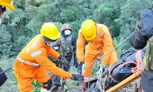 अंजॉ सड़क हादसा: लापुखुरी चाय बागान में 6 शव को दफनाया, अन्य की तलाश जारी