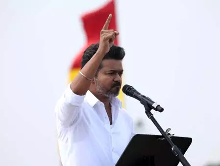 टीवीके ने 18 दिसंबर के इरोड कैंपेन को दो घंटे तक किया सीमित टीवीके ने 18 दिसंबर के इरोड कैंपेन को दो घंटे तक किया सीमित