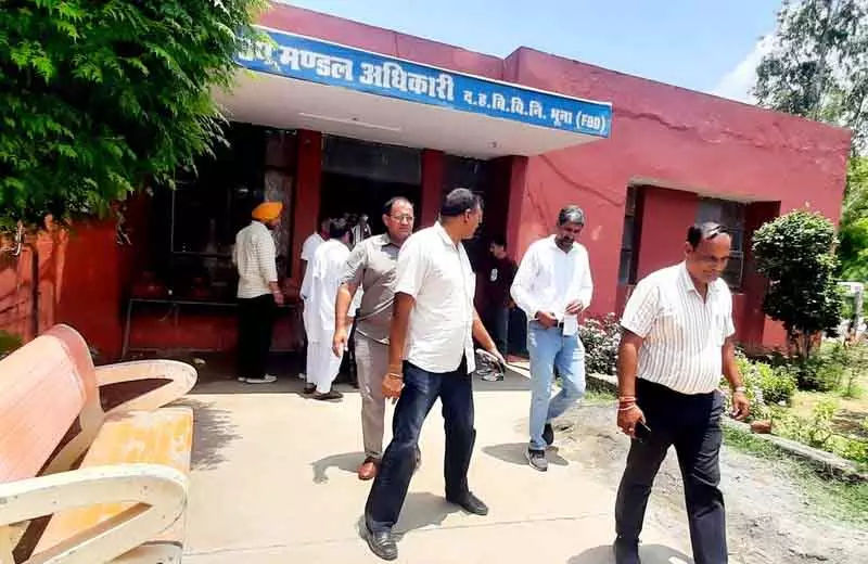 सीएम फ्लाइंग स्क्वाड ने Hisar में नौकरी दिलाने के फर्जीवाड़े का भंडाफोड़ किया सीएम फ्लाइंग स्क्वाड ने Hisar में नौकरी दिलाने के फर्जीवाड़े का भंडाफोड़ किया