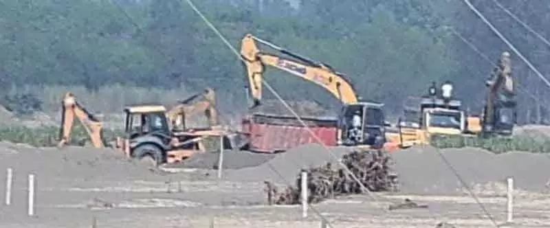 Haryana मानवाधिकार पैनल ने खानक खनन क्षेत्र में प्रदूषण पर कार्रवाई का आदेश दिया। Haryana मानवाधिकार पैनल ने खानक खनन क्षेत्र में प्रदूषण पर कार्रवाई का आदेश दिया।