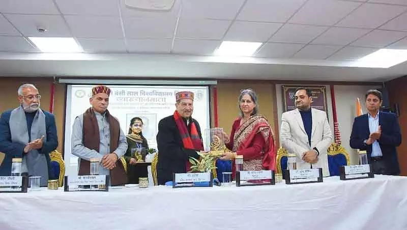 भिवानी यूनिवर्सिटी में युवाओं से नेशन फर्स्ट मंत्र अपनाने का आग्रह किया गया। भिवानी यूनिवर्सिटी में युवाओं से नेशन फर्स्ट मंत्र अपनाने का आग्रह किया गया।