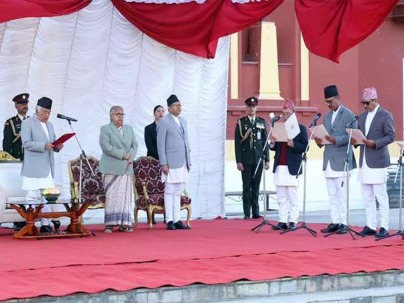 नेपाल के पीएम ने कैबिनेट में चार नए मंत्रियों को शामिल किया, संख्या बढ़कर 14 हुई नेपाल के पीएम ने कैबिनेट में चार नए मंत्रियों को शामिल किया, संख्या बढ़कर 14 हुई